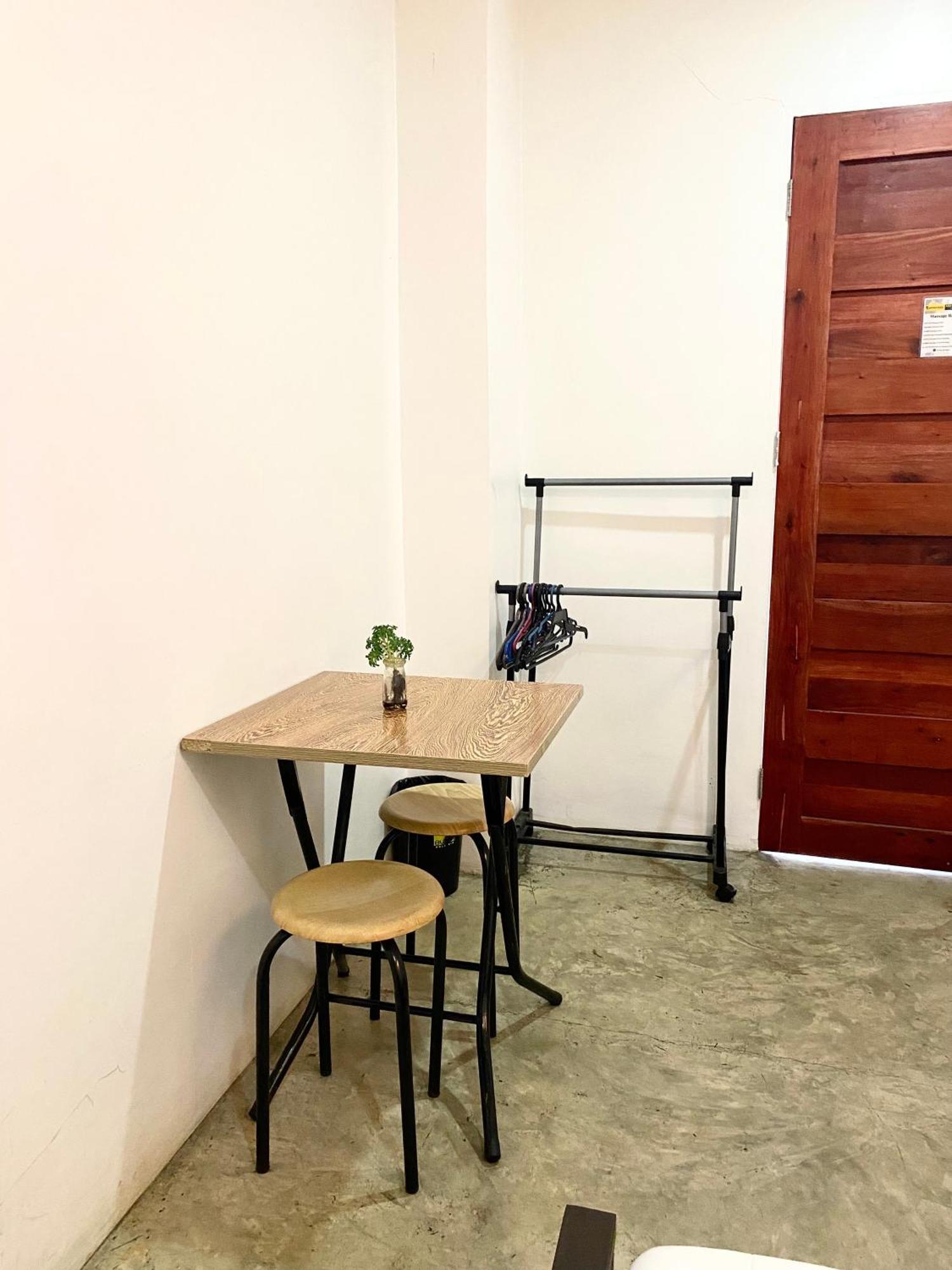 Oyo495口袋酒店 麦克坦 外观 照片